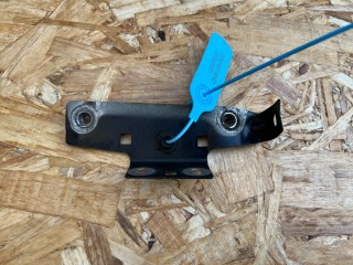 крепление ( кронштейн ) крыла Audi A8 D4/4H [рестайлинг] 2013, 4.0 л., CEUA, бензин, АКПП, седан, 4H0810438B