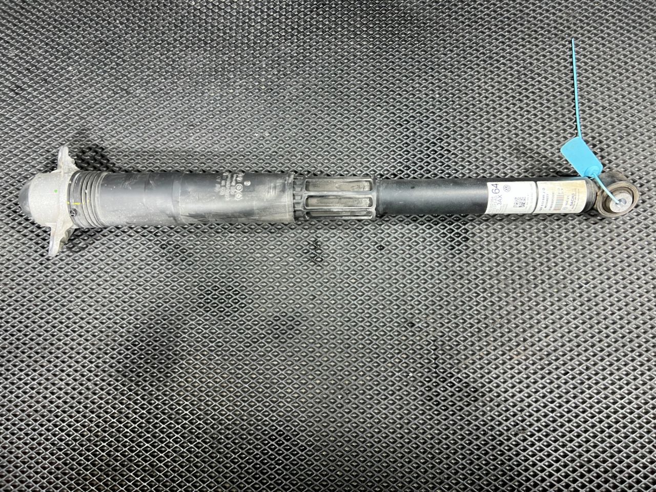 амортизатор задний Volkswagen Taos 1 поколение 2023, 1.5 л., DNKA, бензин, АКПП, внедорожник 5 дв., передний привод, 5QM513049AD, 5QM512013AD - фото №1