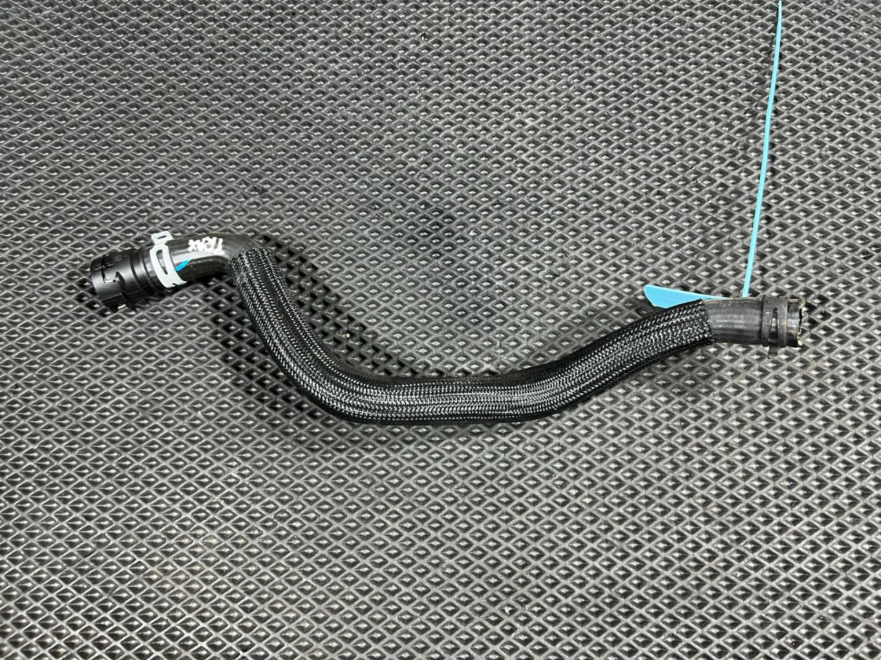 патрубок (трубопровод, шланг) Chevrolet Trax 2 поколение 2024, 1.2 л., бензин, АКПП, внедорожник 5 дв., передний привод, 42896054, 42747421 - фото №1