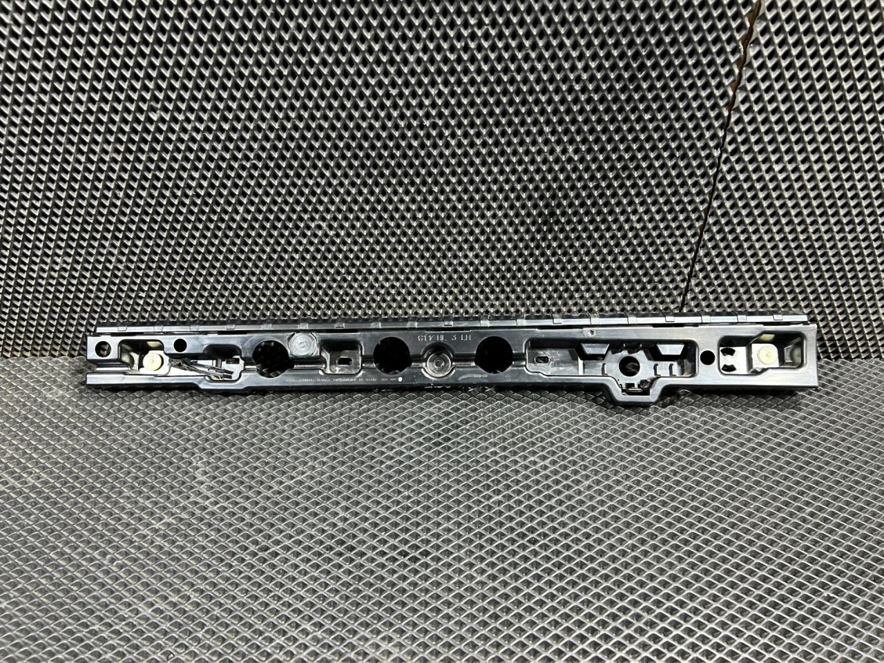 Кронштейн крепления порога BMW 7 серия G11/G12 2017, 3.0 л., B57 D30 A, дизель, АКПП, седан, 51777357135 - фото №1