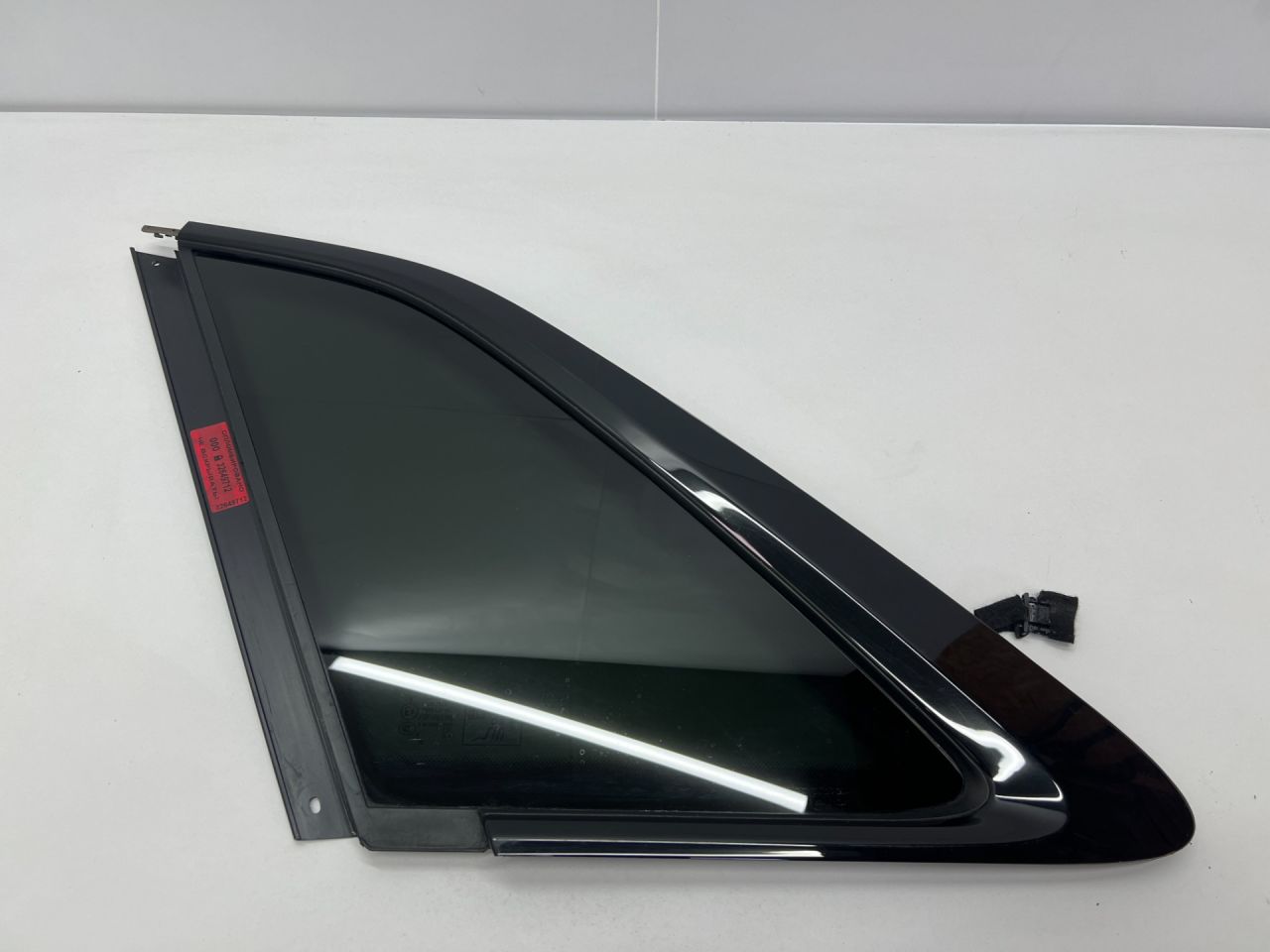 стекло кузовное боковое левое Audi Q8 4M 2020, 3.0 л., бензин, АКПП, внедорожник 5 дв., 4M8845297F - фото №1