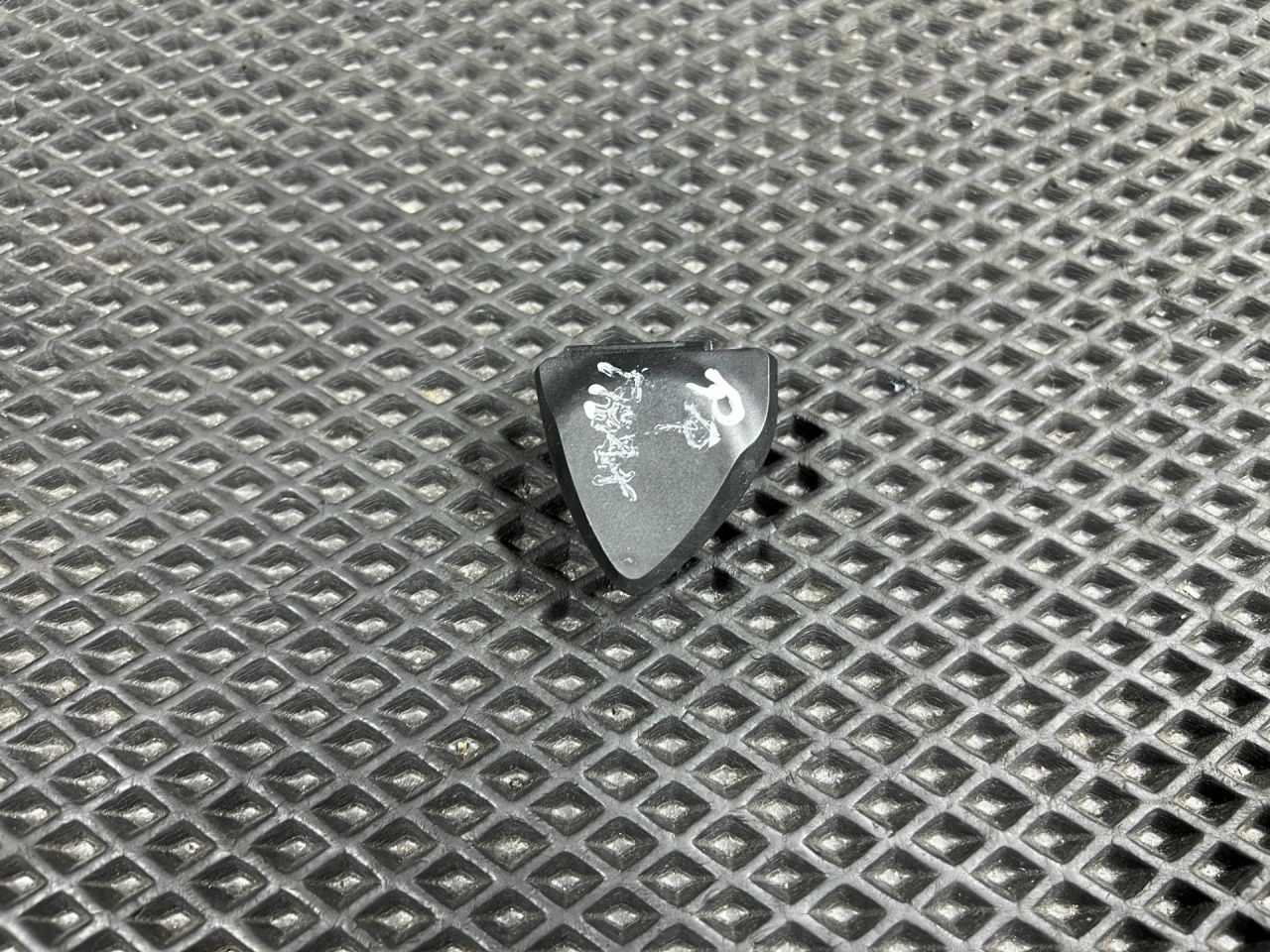 накладка на ручку Chevrolet Trax 2 поколение 2023, 1.2 л., бензин, АКПП, внедорожник 5 дв., 26248176 - фото №1