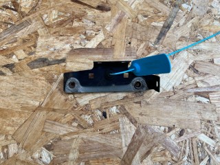 крепление ( кронштейн ) крыла Audi A8 D4/4H [рестайлинг] 2013, 4.0 л., CEUA, бензин, АКПП, седан, 4H0810437B