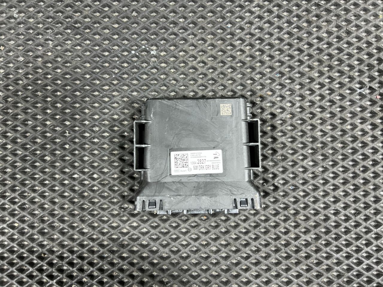 блок комфорта Chevrolet Trax 2 поколение 2024, 1.2 л., бензин, АКПП, внедорожник 5 дв., передний привод, 13542827 - фото №1