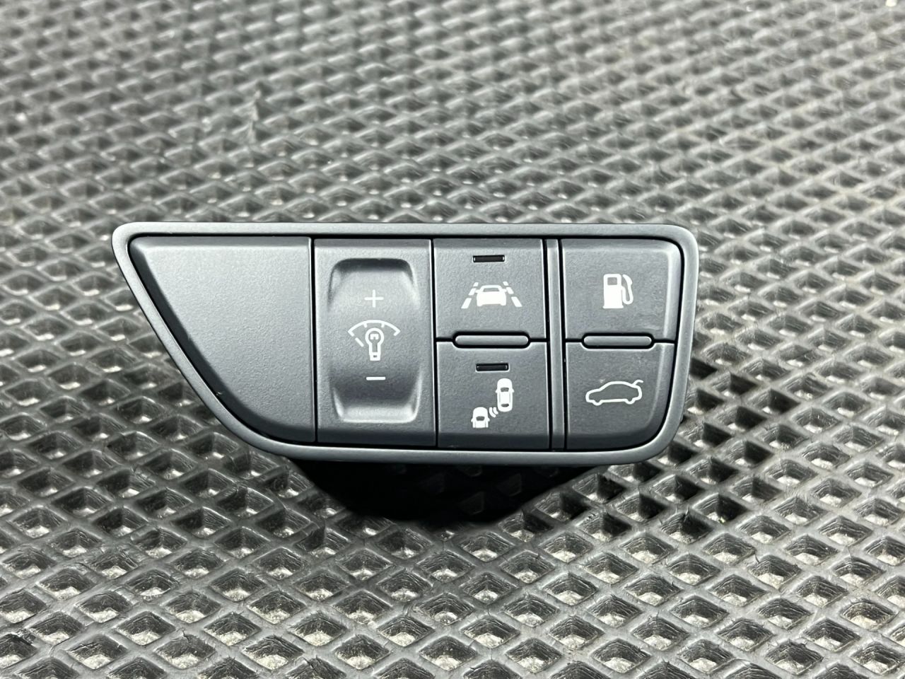 кнопка (выключатель) Genesis G70 1 поколение 2019, 2.0 л., G4KL, бензин, АКПП, седан, 93700G9060 - фото №1