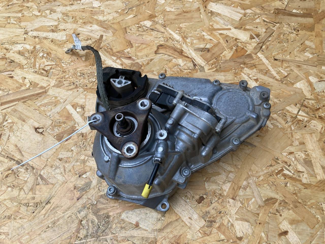 раздаточная коробка BMW X5 F15 2018, 3.0 л., N55 B30 A, бензин, АКПП, внедорожник 5 дв., 27108643151, 27608643153 - фото №1