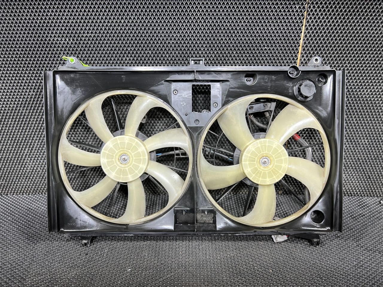 вентилятор радиатора Lexus LS 4 поколение 2008, 5.0 л., 2UR-FSE, бензин, АКПП, седан, 422750-2780 - фото №1