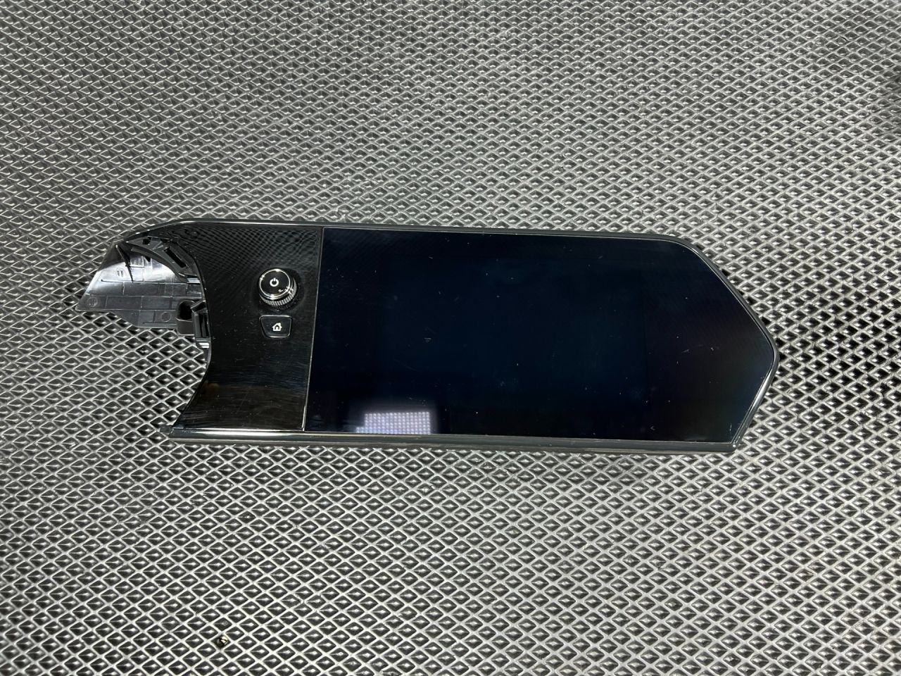 дисплей Chevrolet Trax 2 поколение 2024, 1.2 л., бензин, АКПП, внедорожник 5 дв., передний привод, 42861798 - фото №1