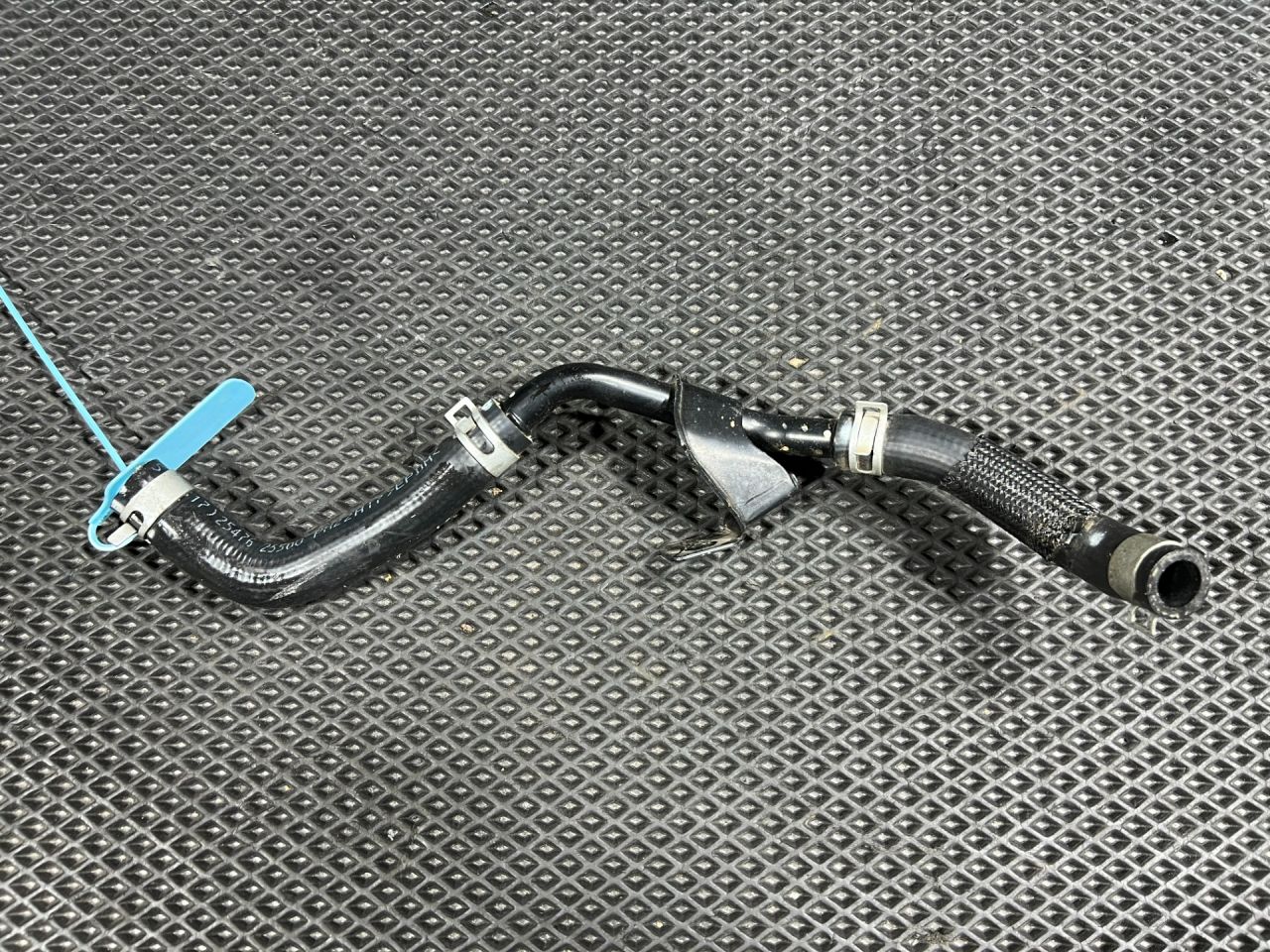 патрубок (трубопровод, шланг) Kia Sorento 4 поколение 2023, 2.0 л., G4KA, бензин, АКПП, внедорожник 5 дв., передний привод, 254762S500 - фото №1