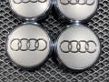 колпачок литого диска Audi Q7 4L 2008, 4.2 л., BAR, бензин, АКПП, внедорожник 5 дв., 4L0601170 - фото №4