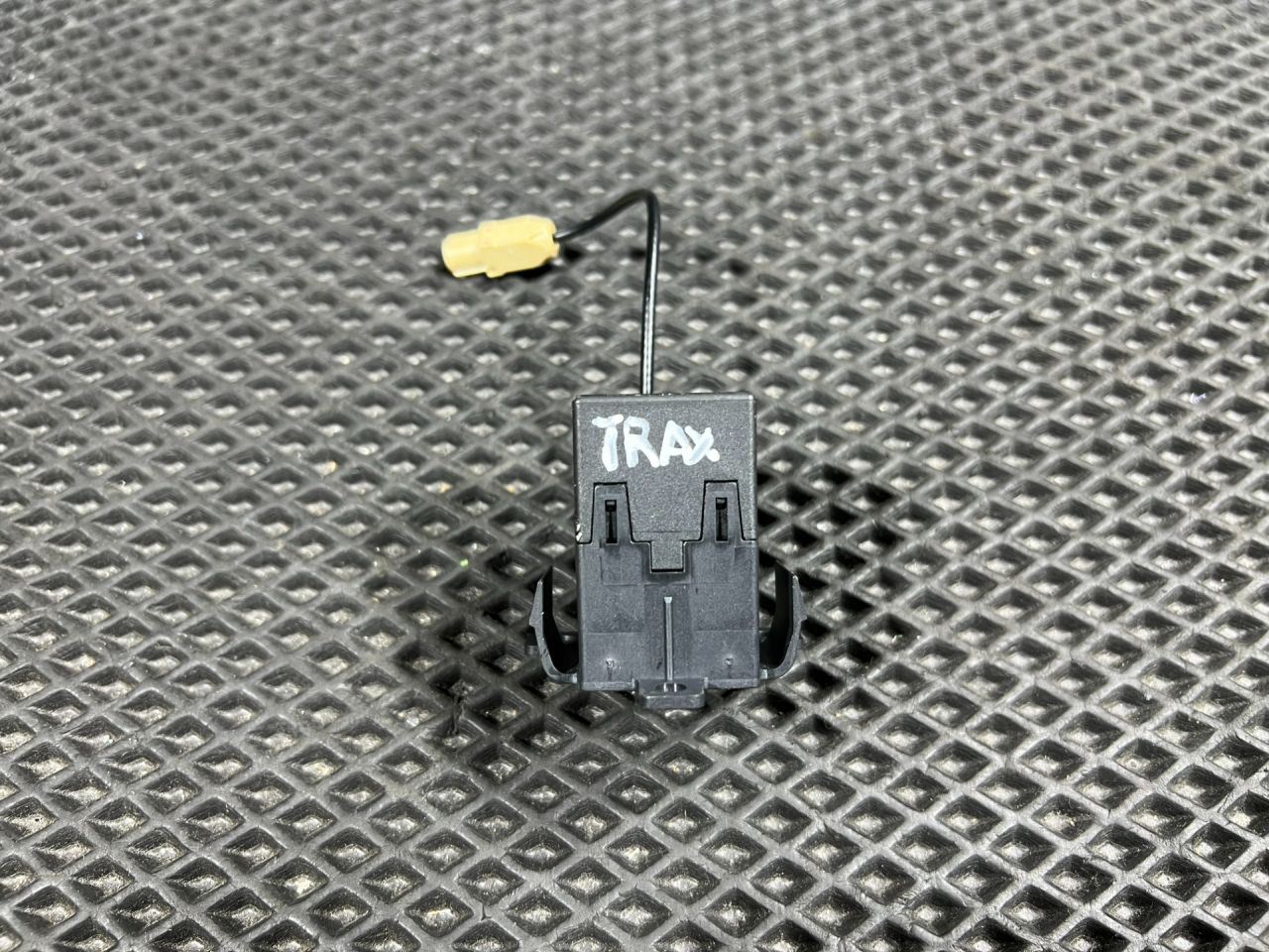 антенна Chevrolet Trax 2 поколение 2024, 1.2 л., бензин, АКПП, внедорожник 5 дв., передний привод, 84610506, 84421441 - фото №1