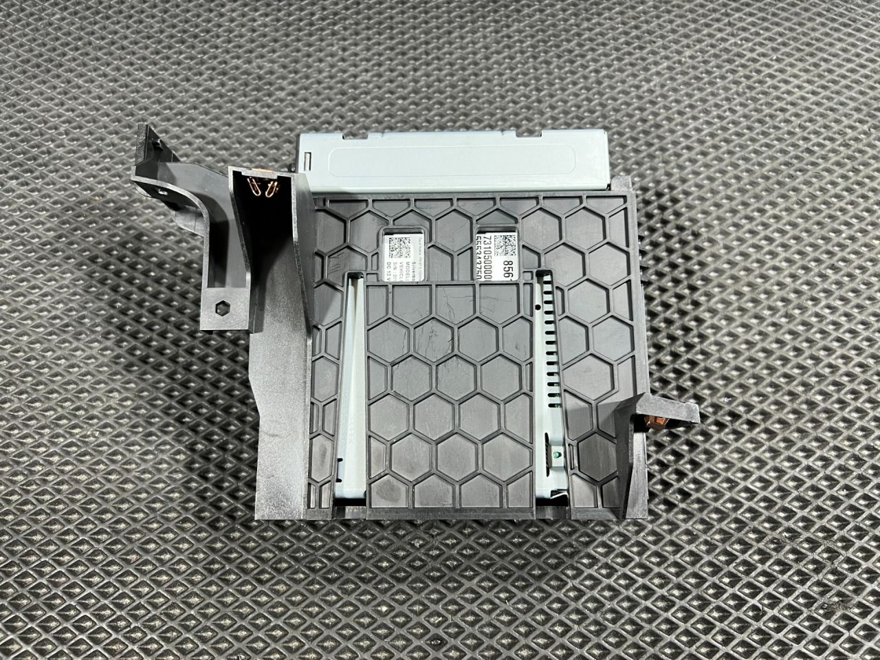 блок радио Chevrolet Trax 2 поколение 2023, 1.2 л., бензин, АКПП, внедорожник 5 дв., 42749115, 85615829 - фото №1