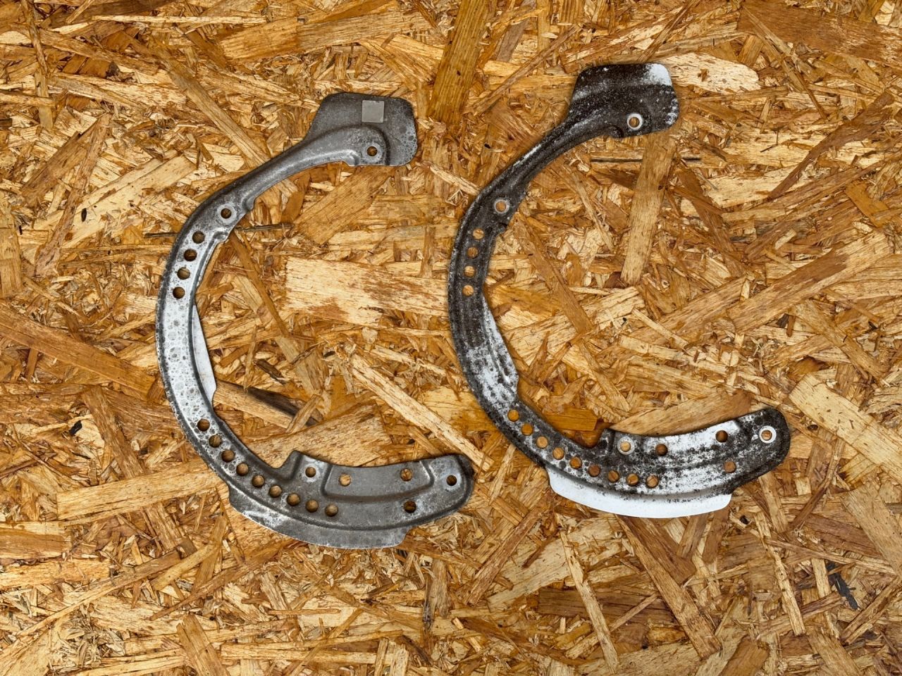 защитный кожух тормозного механизма Porsche Boxster 981 2016, 3.4 л., бензин, 98135280102, 98135280202 - фото №1