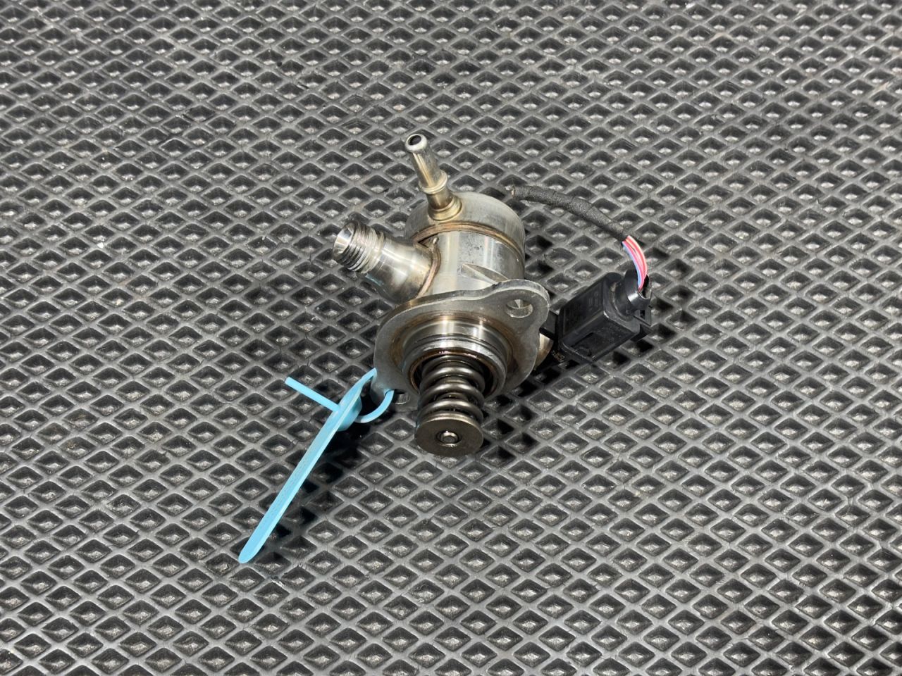 ТНВД Volkswagen Taos 1 поколение 2021, 1.5 л., DNKA, бензин, АКПП, внедорожник 5 дв., 05E127027B - фото №1