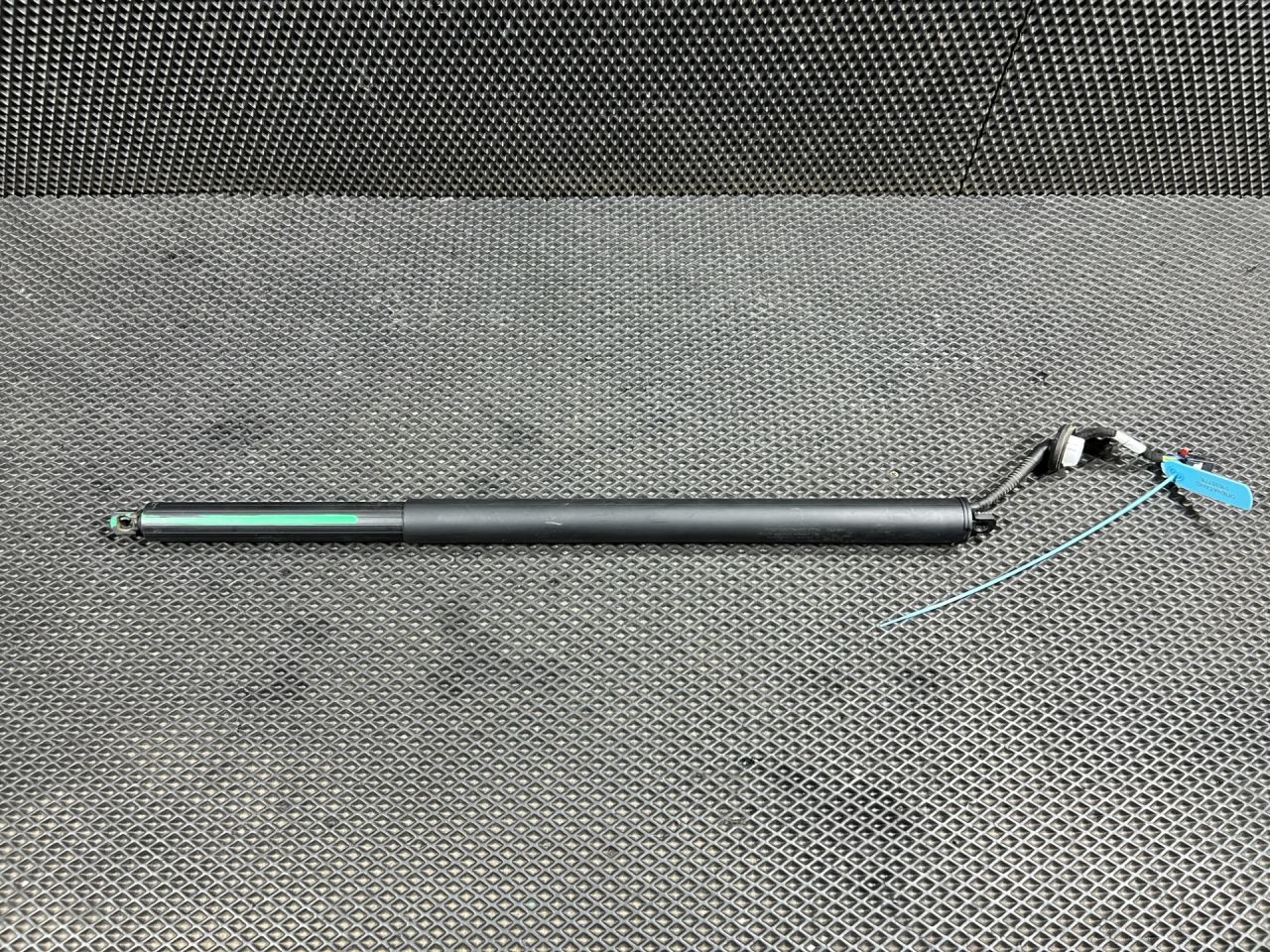 амортизатор крышки багажника (3-5 двери) Buick Envista 1 поколение 2024, 1.2 л., бензин, АКПП, внедорожник 5 дв., 42883254 - фото №1