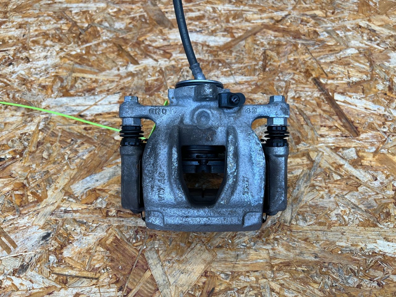 суппорт задний левый Audi A6 C8 2018, 2.0 л., бензин, АКПП, седан, 80A615403A - фото №1