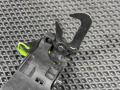 захватный крюк капота Audi A8 D4/4H 2012, 4.2 л., CDRA, бензин, седан, 4H0823485C, 4H0823485D - фото №4