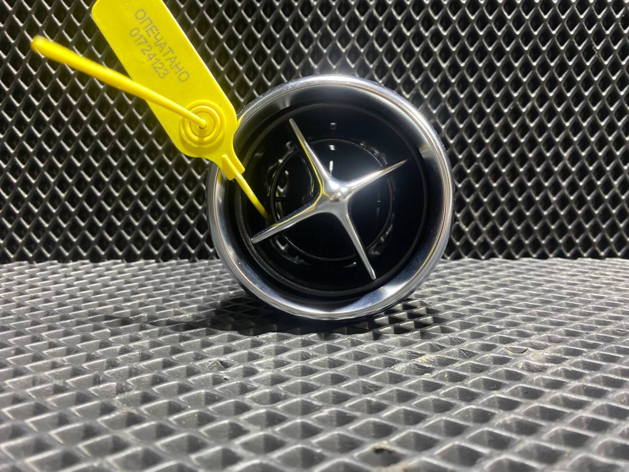 дефлектор обдува салона Mercedes-Benz SLK-Класс R172 2014, 4.0 л., M 278.910, бензин, A1728300154 - фото №1