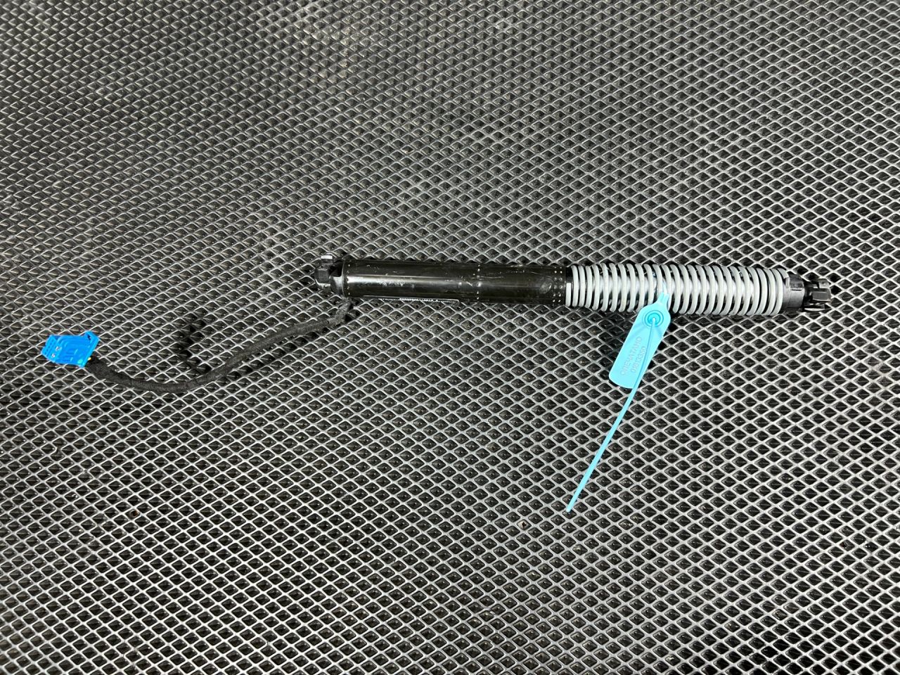 амортизатор крышки багажника (3-5 двери) BMW 7 серия G11/G12 2017, 3.0 л., B57 D30 A, дизель, АКПП, седан, 51247357110 - фото №1