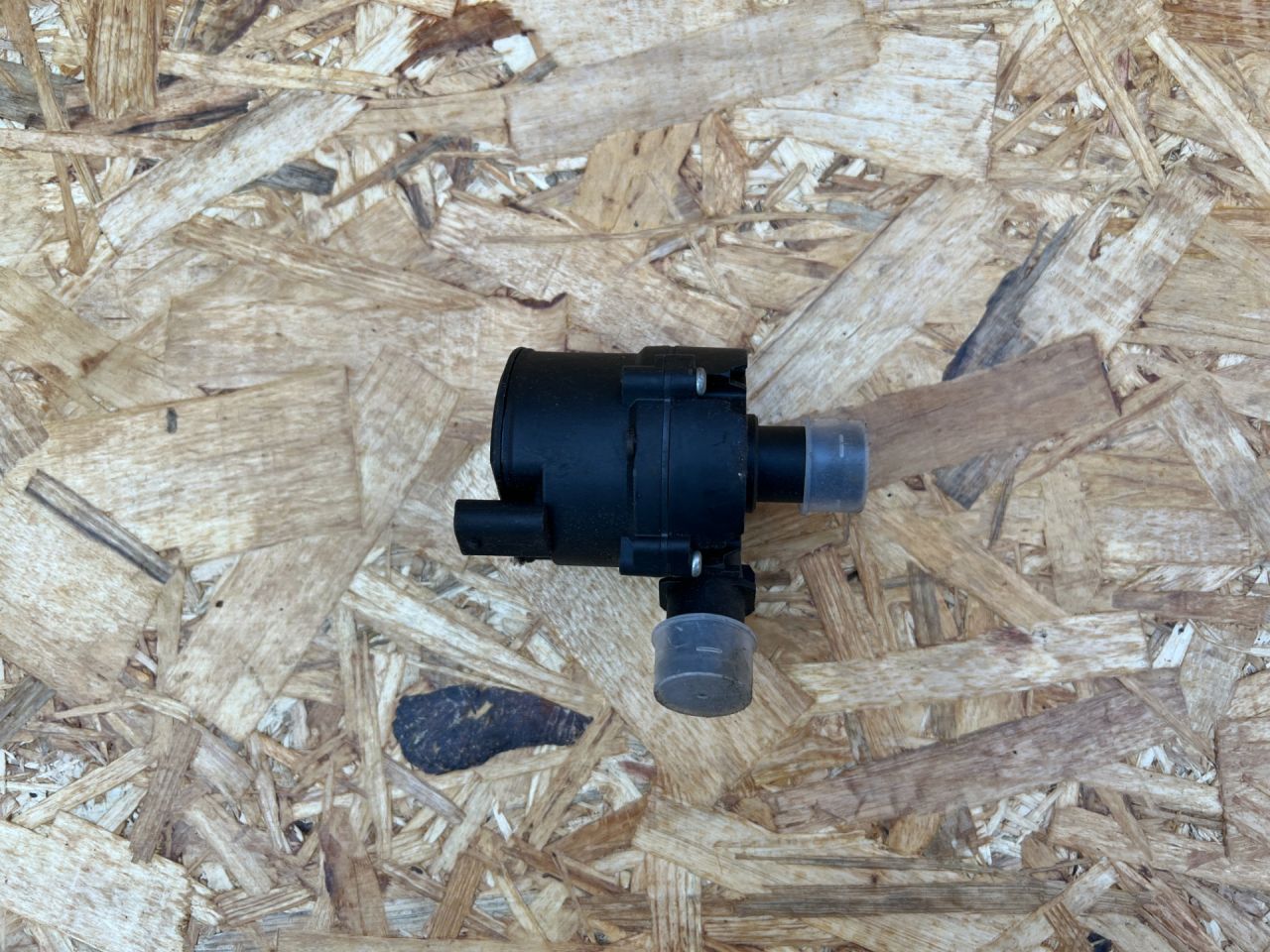 насос антифриза дополнительный Jaguar F-Pace 1 поколение 2018, 2.0 л., бензин, АКПП, DX2318D474AC, LR049317, T2H2556, 0392023249 - фото №1