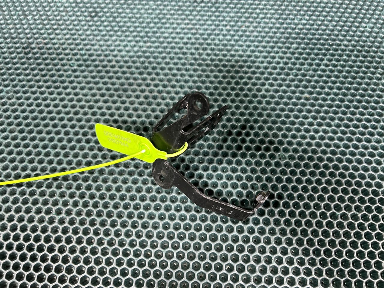 кронштейн (крепление) Porsche Macan 1 поколение 2016, 3.0 л., MCT.MA, бензин, АКПП, внедорожник 5 дв., 95B121305B - фото №1