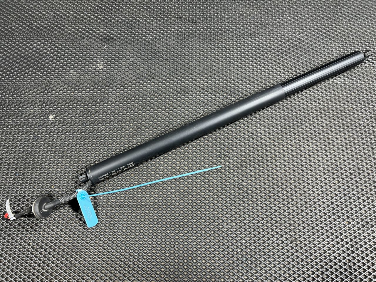 амортизатор крышки багажника (3-5 двери) Buick Envista 1 поколение 2024, 1.2 л., бензин, АКПП, внедорожник 5 дв., 42830953 - фото №1