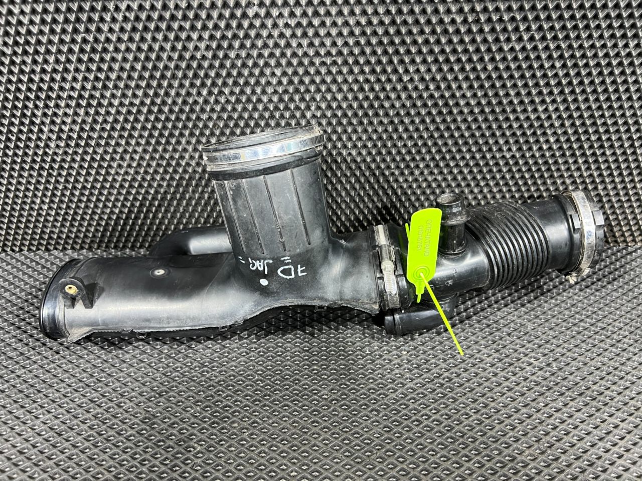 патрубок воздушного фильтра Land Rover Range Rover Velar 1 поколение 2019, 3.0 л., бензин, АКПП, внедорожник 5 дв., GX739C623BB, GX739C602B, LR092339, T2H25122, GX739R504BA - фото №1