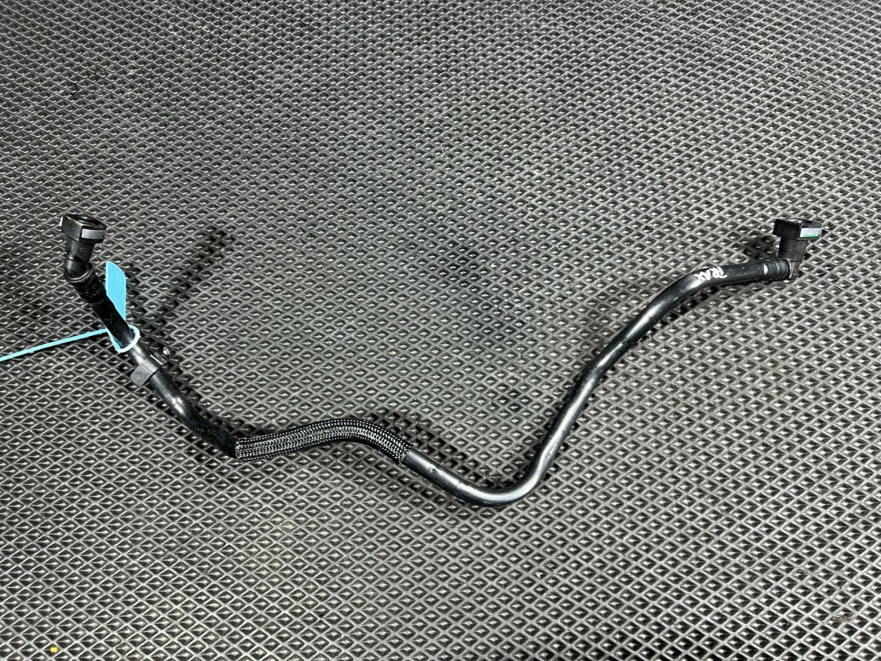 трубка вентиляции бака Chevrolet Trax 2 поколение 2024, 1.2 л., бензин, АКПП, внедорожник 5 дв., передний привод, 25207409 - фото №1