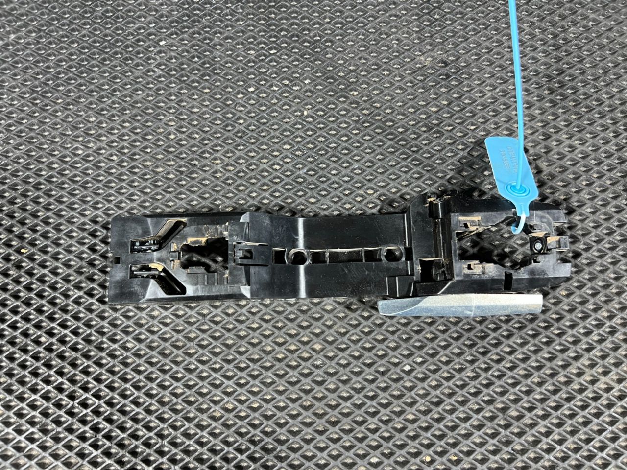 скелет ручки двери передней правой Nissan Rogue T33 2022, 1.5 л., KR15, бензин, АКПП, внедорожник 5 дв., 806106RR0A - фото №1