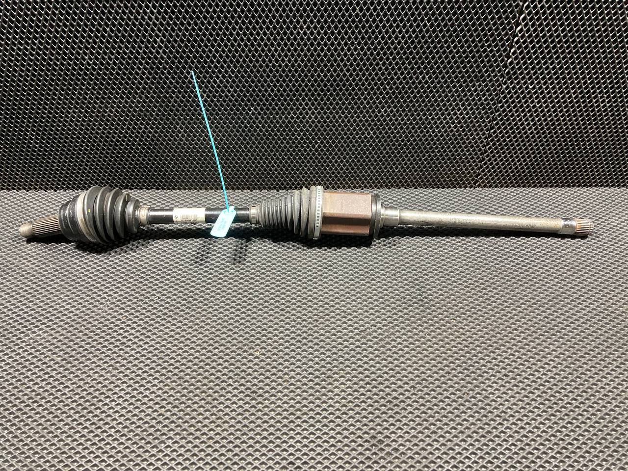 полуось передняя правая (приводной вал, ШРУС) BMW X5 F15 2018, 3.0 л., N55 B30 A, бензин, АКПП, внедорожник 5 дв., P762291401, 762291401 - фото №1