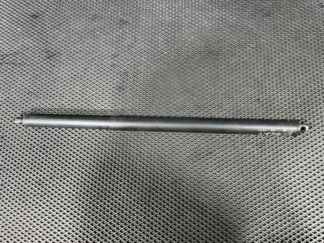 амортизатор крышки багажника (3-5 двери) Buick Envista 1 поколение 2024, 1.2 л., бензин, АКПП, внедорожник 5 дв., 42822996, 42883271 - фото №1