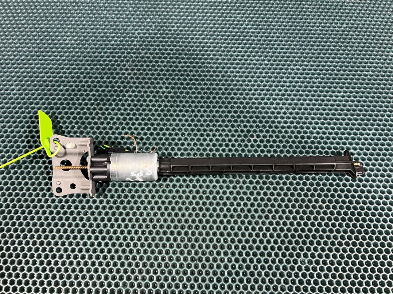 моторчик регулировки сиденья Land Rover Range Rover Sport 2 поколение 2016, 3.0 л., 306PS, бензин, АКПП, внедорожник 5 дв., HHL500260, HHL500270, 918531-101, C2D26718, C2C37176, C2C37177, LR028226 - фото №1