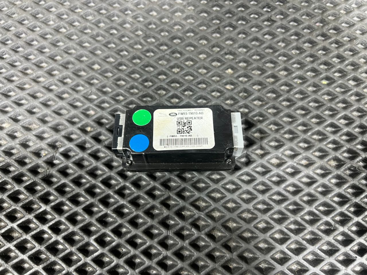 блок управления USB Jaguar F-Pace 1 поколение 2016, 3.0 л., бензин, внедорожник 5 дв., FW9319010AB, C2D36868 - фото №1