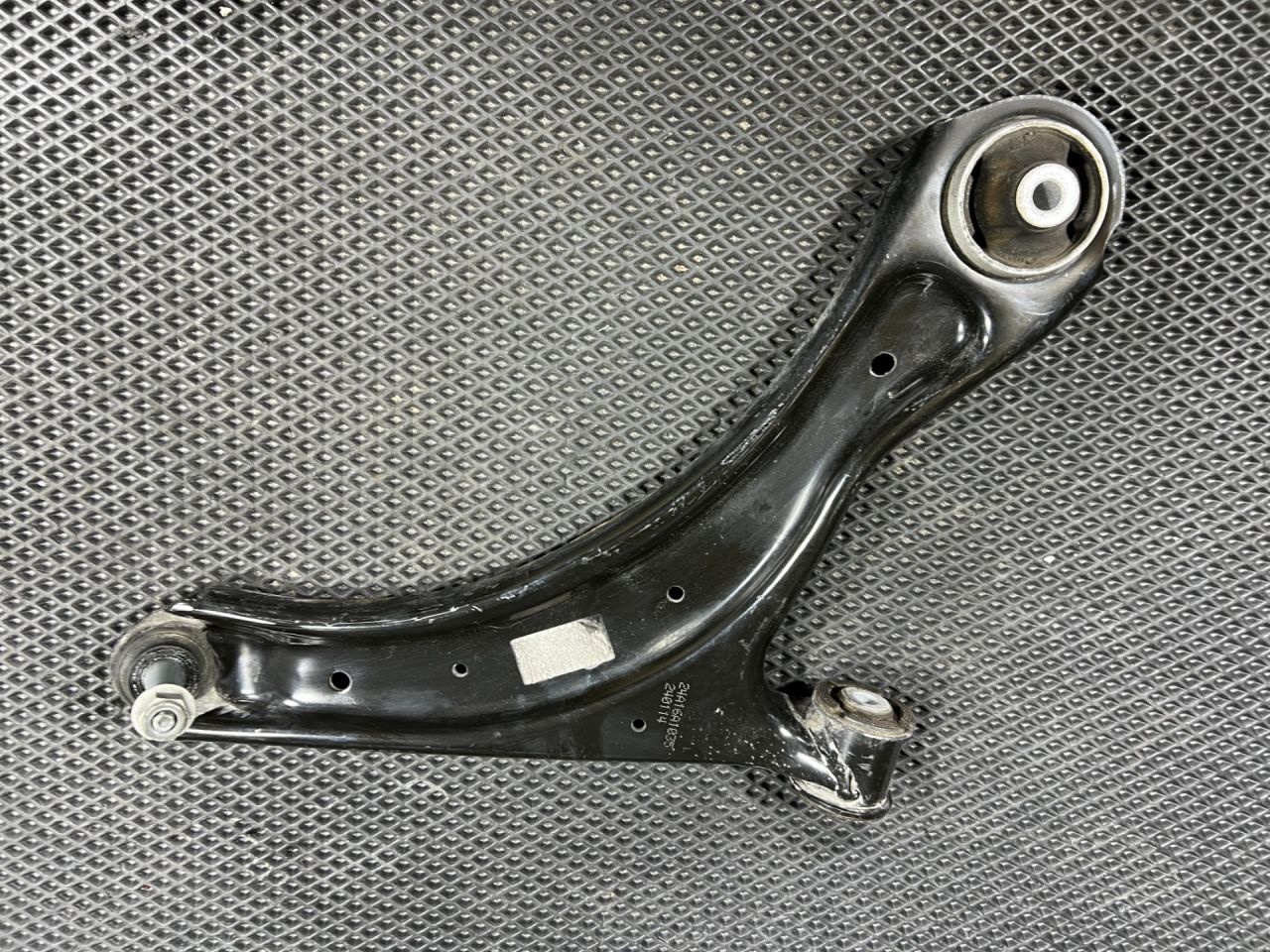 рычаг передний правый Chevrolet Trax 2 поколение 2024, 1.2 л., LIH, бензин, АКПП, внедорожник 5 дв., передний привод, 42762057, 42649479, 42742495 - фото №1