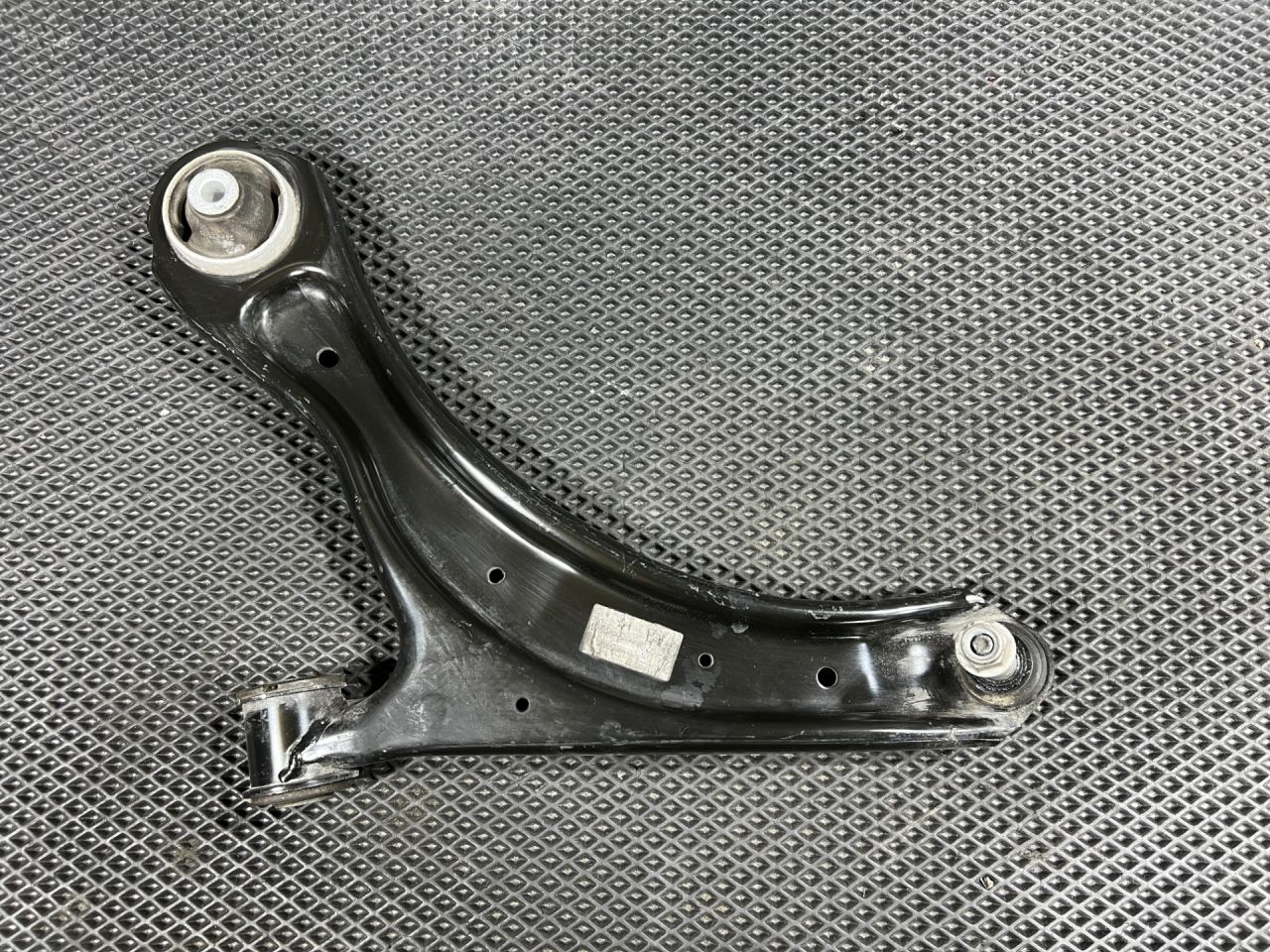 рычаг передний левый Chevrolet Trax 2 поколение 2024, 1.2 л., LIH, бензин, АКПП, внедорожник 5 дв., передний привод, 42762056 - фото №1