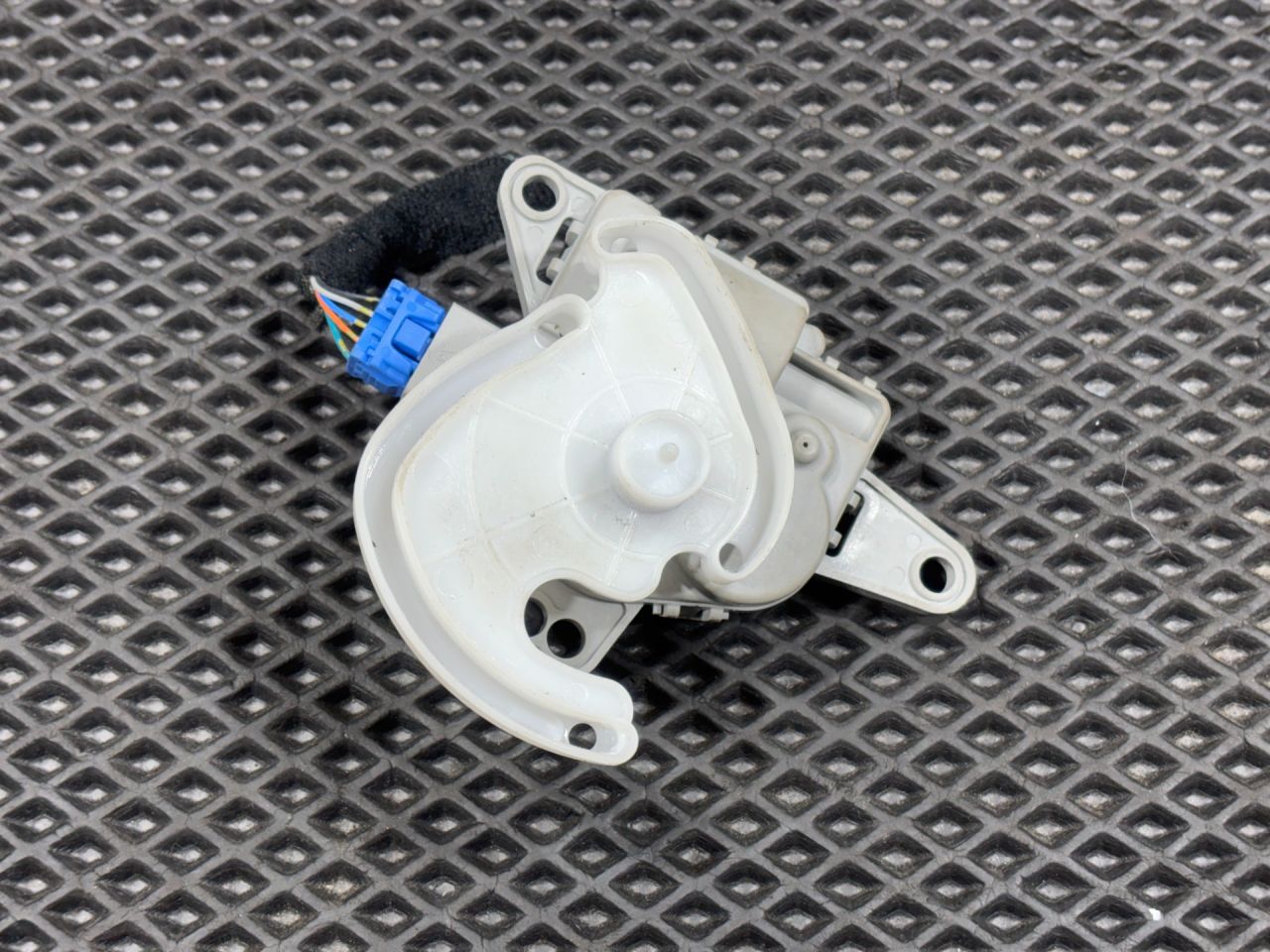 моторчик заслонки печки Kia K5 3 поколение 2022, 1.6 л., G4FP, бензин, АКПП, D266-LFDLA01 - фото №1