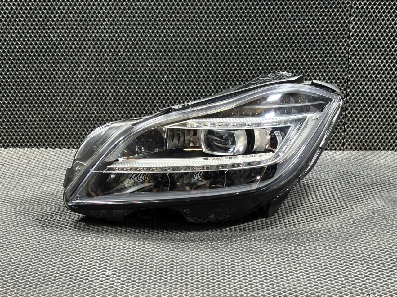 фара левая Mercedes-Benz CLS-Класс C218/X218 2013, 4.7 л., бензин, A2188202559 - фото №1