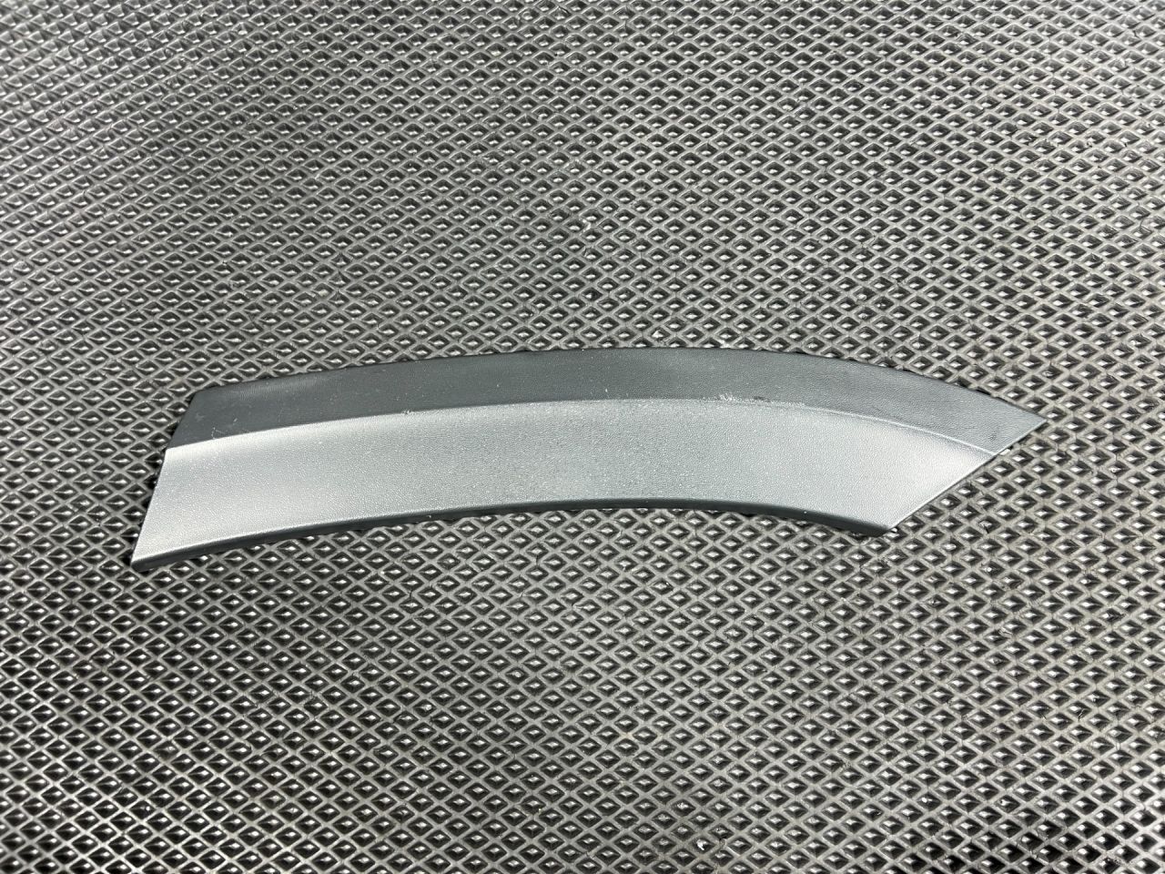 молдинг крыла Volkswagen Taos 1 поколение 2023, 1.5 л., DNKA, бензин, АКПП, внедорожник 5 дв., передний привод, 2GJ854989A - фото №1