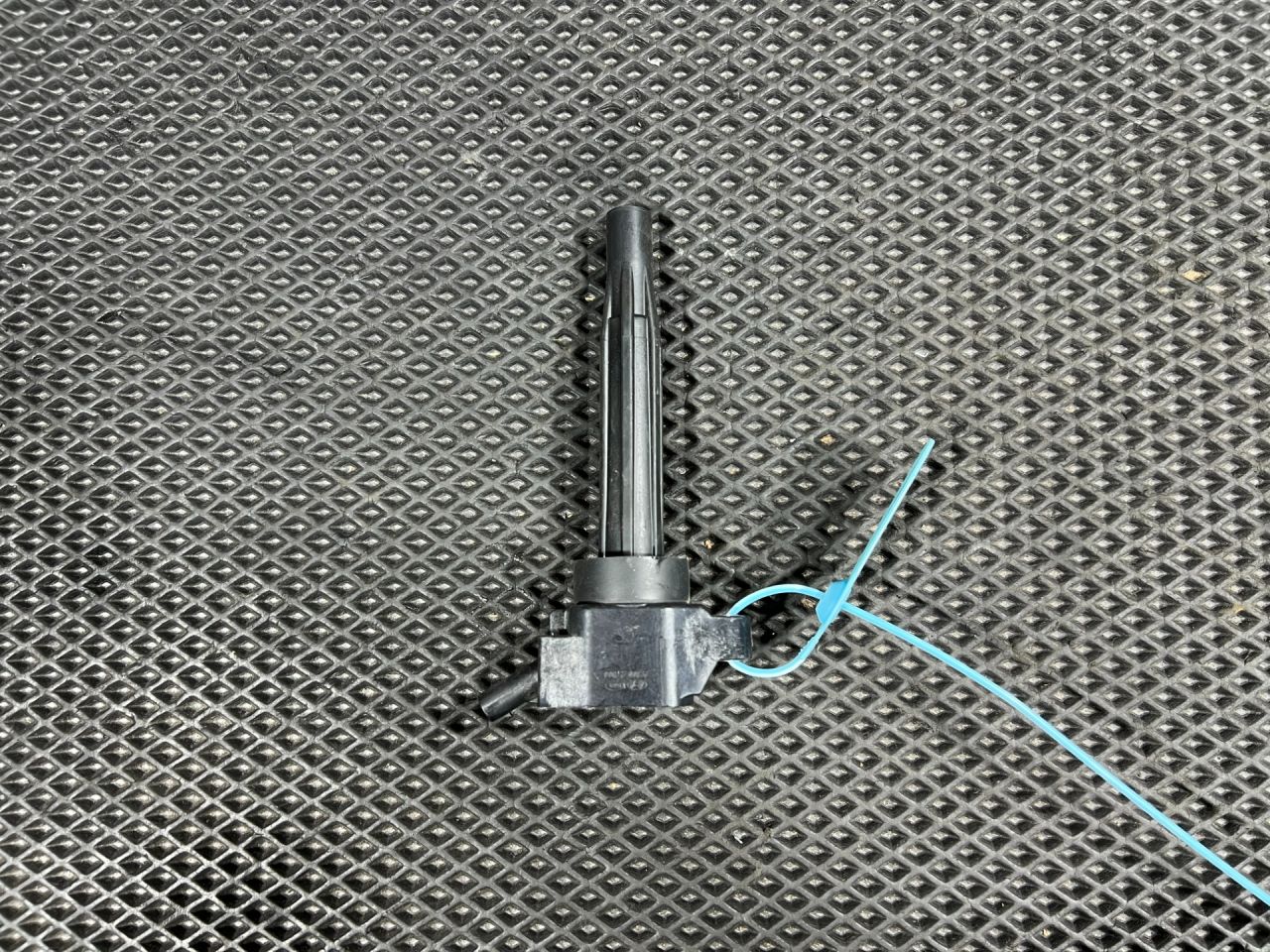 катушка зажигания Kia Sorento 4 поколение 2023, 2.0 л., G4KA, бензин, АКПП, внедорожник 5 дв., передний привод, 27300-2T000 - фото №1