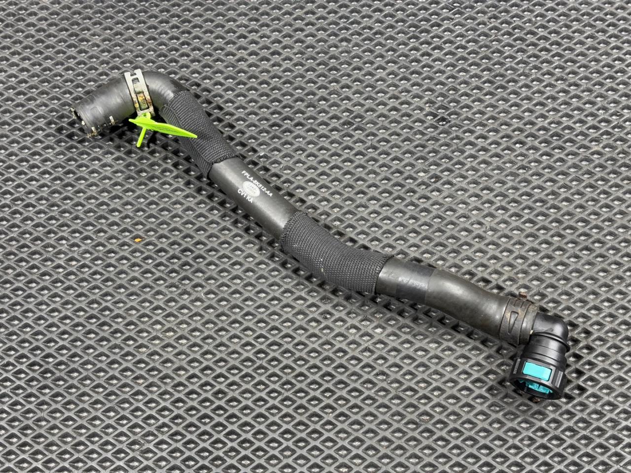 патрубок (трубопровод, шланг) Land Rover Range Rover Sport 2 поколение 2015, 5.0 л., 508PS, бензин, АКПП, внедорожник 5 дв., FPLA8K512AA, LR062459 - фото №1