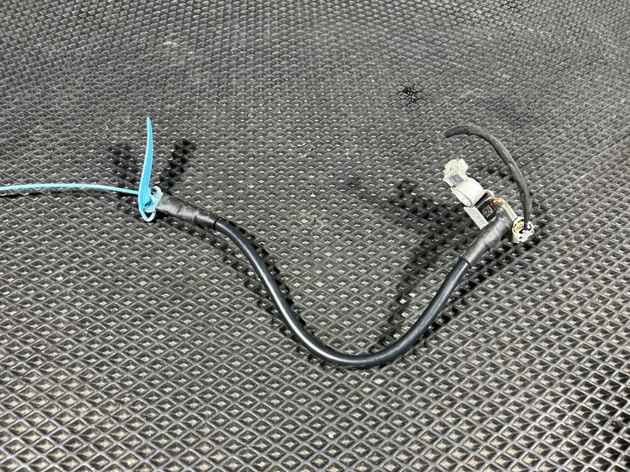 клемма аккумулятора минус Kia K5 3 поколение 2022, 1.6 л., G4FP, бензин, АКПП, седан, 37180-L0000 - фото №1