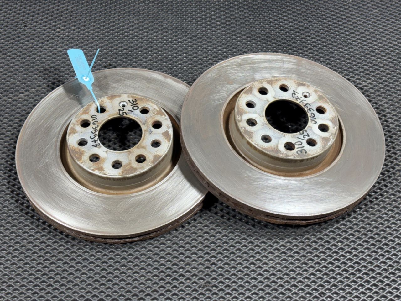 диски тормозные (комплект) Volkswagen Taos 1 поколение 2021, 1.5 л., DNKA, бензин, АКПП, внедорожник 5 дв., 5C0615301E - фото №1