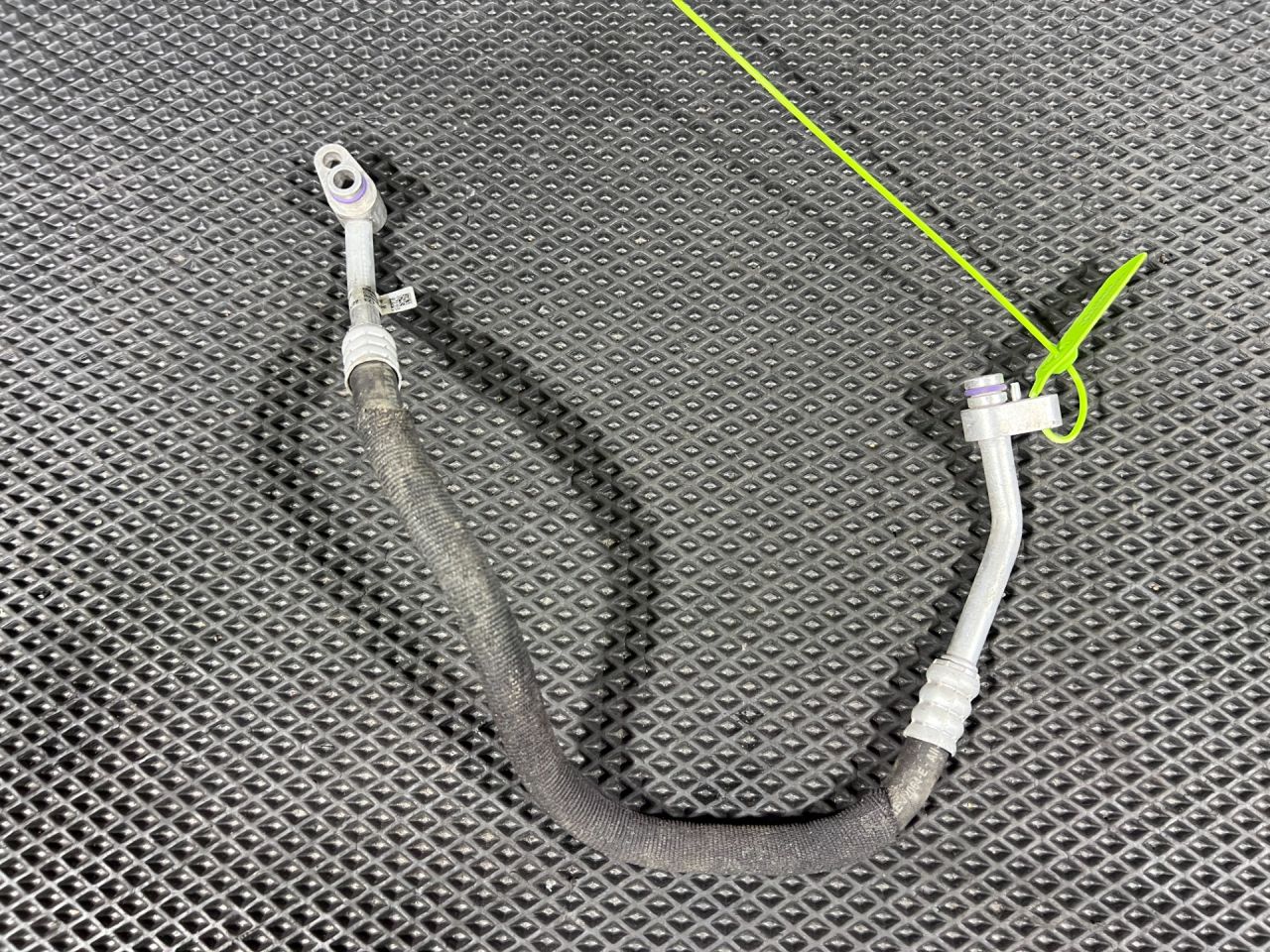 трубка кондиционера Audi A7 4K 2020, 3.0 л., бензин, АКПП, внедорожник 5 дв., 4K0816721DF - фото №1