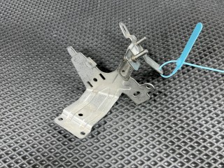 кронштейн (крепление) Volkswagen Taos 1 поколение 2023, 1.5 л., DNKA, бензин, АКПП, внедорожник 5 дв., передний привод, 5QM201809