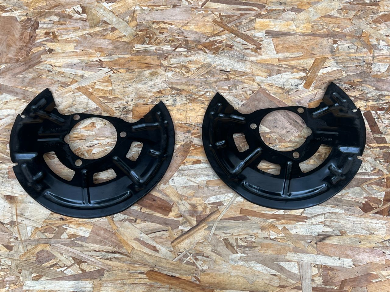 защитный кожух тормозного механизма Buick Envista 1 поколение 2024, 1.2 л., бензин, АКПП, внедорожник 5 дв., 42640093, 42640094 - фото №1