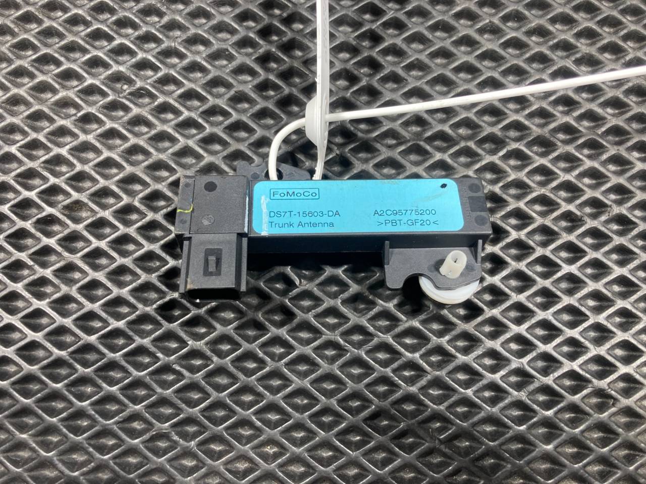 Антенна системы комфортного доступа Ford Bronco Sport 1 поколение 2020, 1.5 л., бензин, АКПП, внедорожник 5 дв., DS7T-15603-DA - фото №1