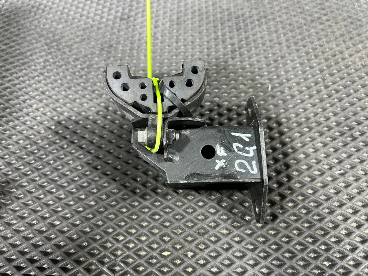 кронштейн радиатора Jaguar XF X260 2017, 3.0 л., бензин, АКПП, седан, T2H3711, T2H42340, T2H30031, T2H44767, T2H25175, T2H53098, GX738A291CD, T2H4076 - фото №1