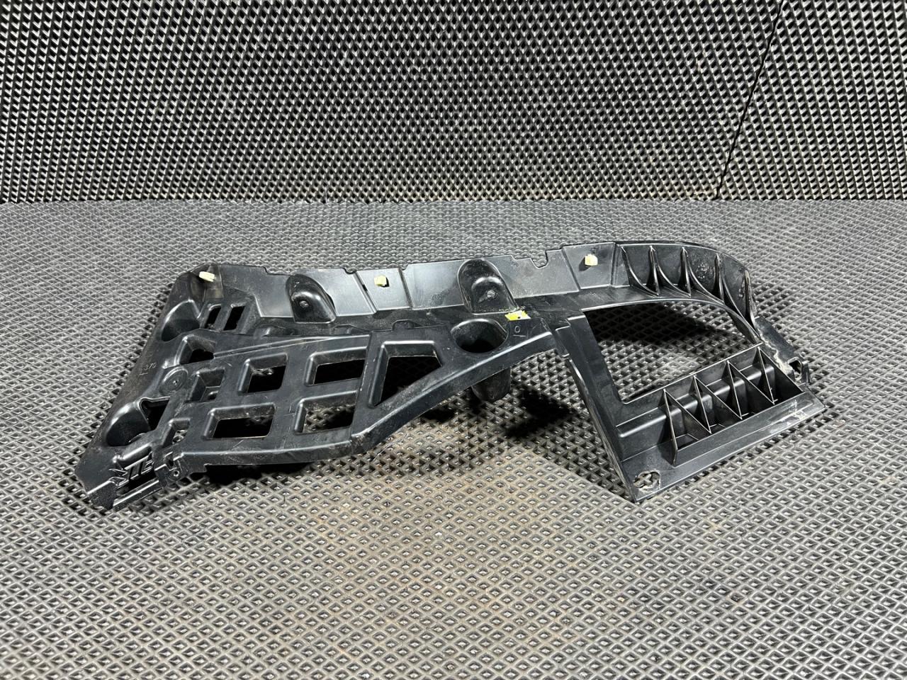 крепление бампера Porsche Macan 1 поколение 95B (2013 - 2019), 95B807454A, 95B807254A - фото №1