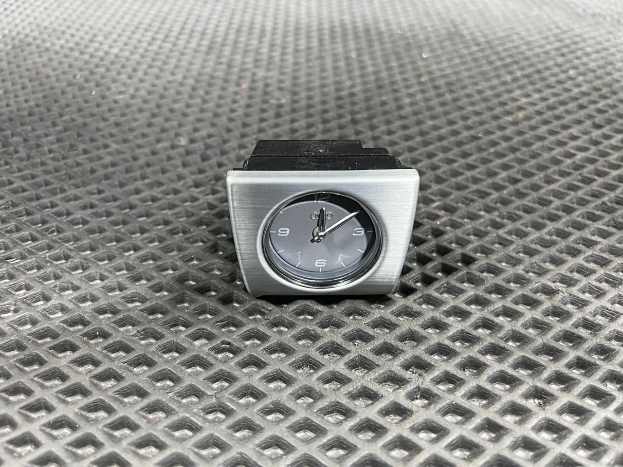 часы Audi S8 D4 2013, 4.0 л., CGTA, бензин, АКПП, седан, 4H0919204K - фото №1