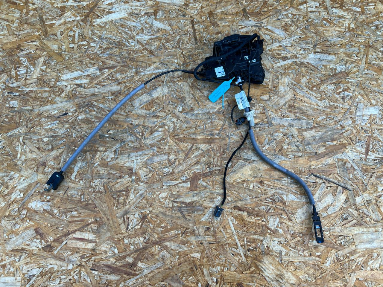 замок двери передней правой Volkswagen Taos 1 поколение 2023, 1.5 л., DNKA, бензин, АКПП, внедорожник 5 дв., передний привод, 2GJ837016 - фото №1